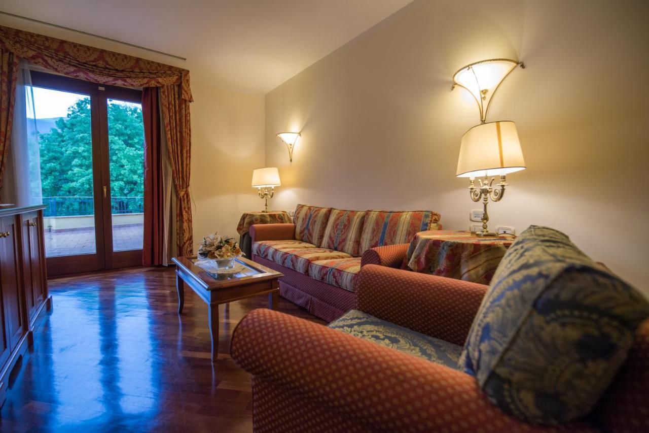 Hotel Le Grotte Genga  Esterno foto