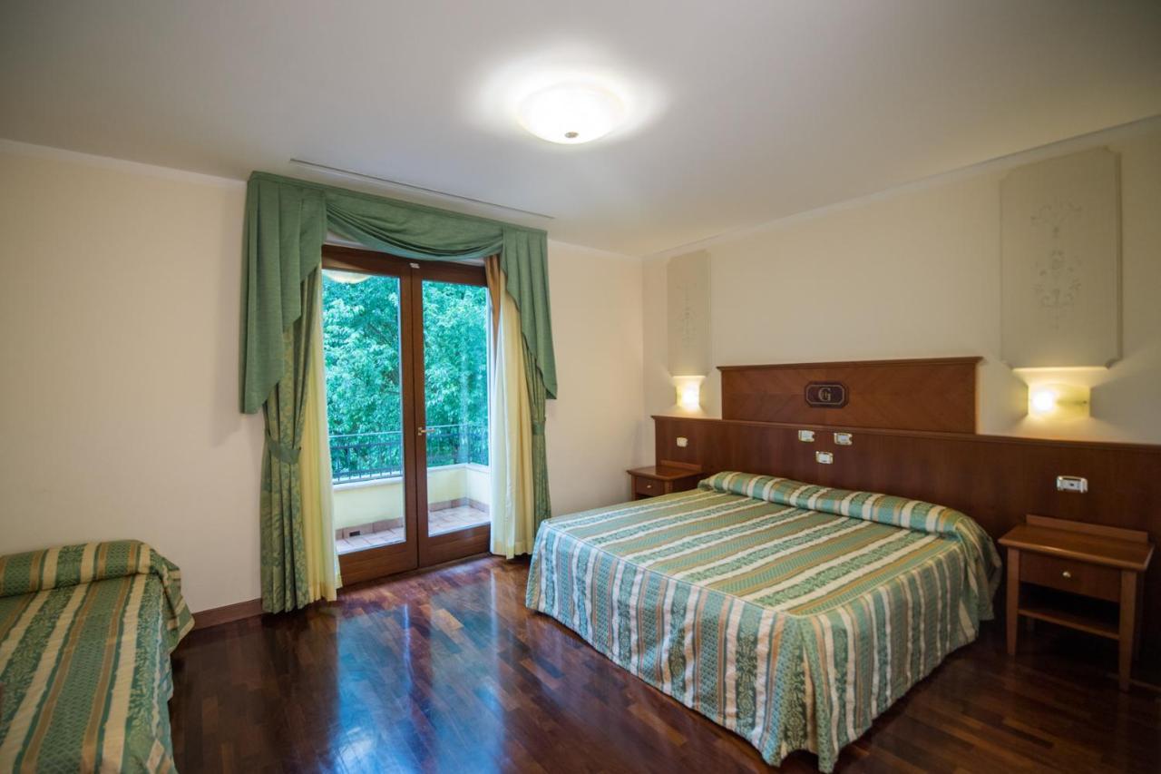 Hotel Le Grotte Genga  Esterno foto