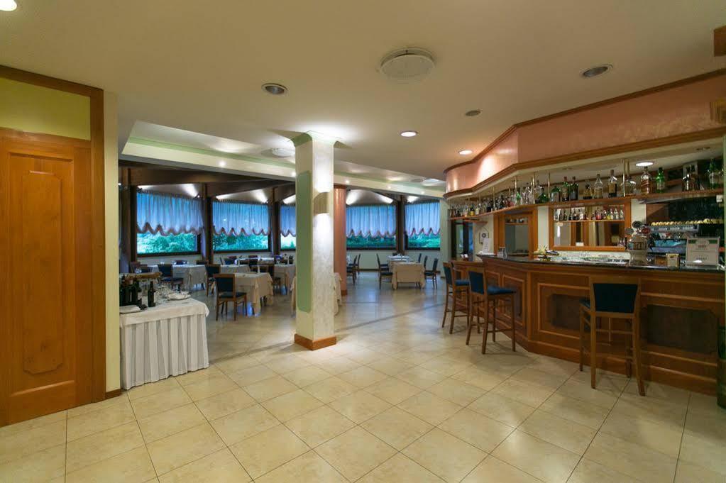 Hotel Le Grotte Genga  Esterno foto