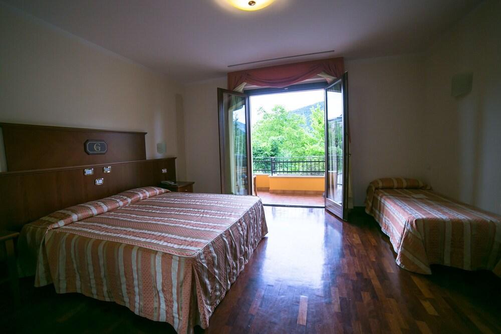 Hotel Le Grotte Genga  Esterno foto