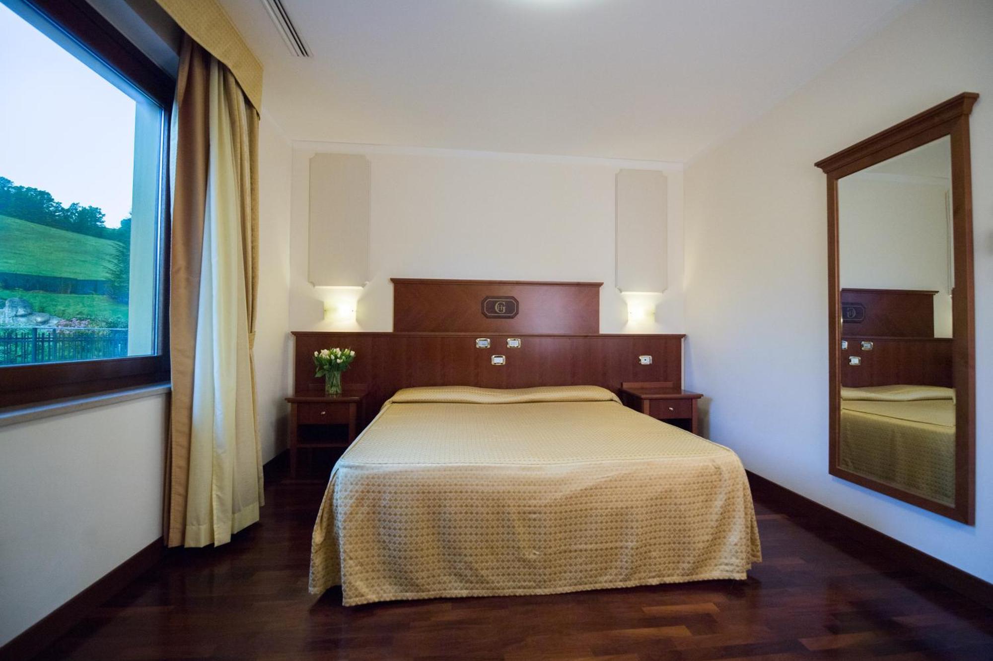 Hotel Le Grotte Genga  Esterno foto