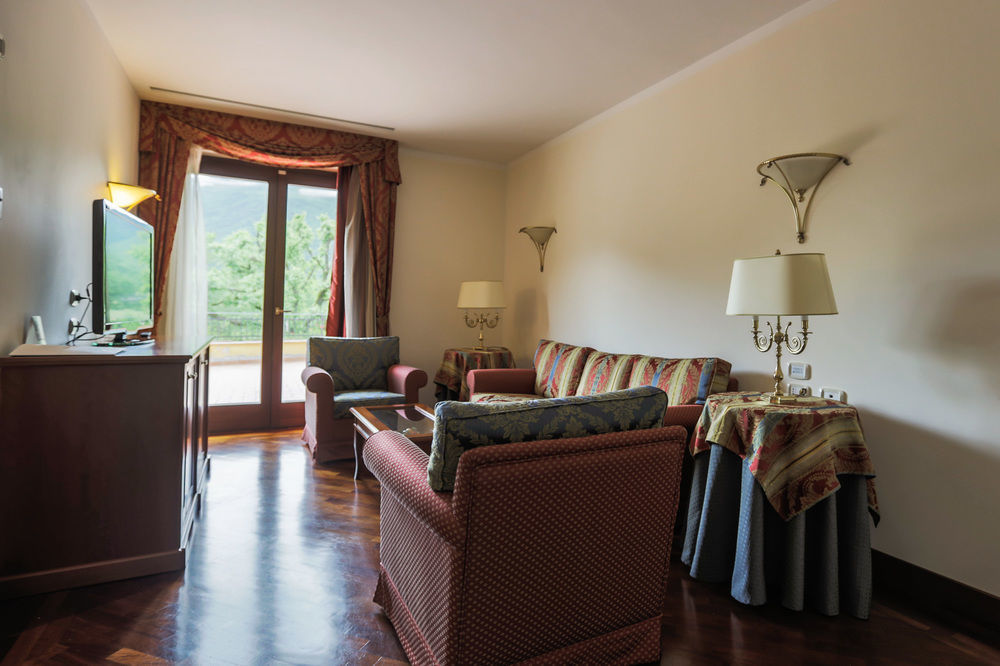 Hotel Le Grotte Genga  Esterno foto