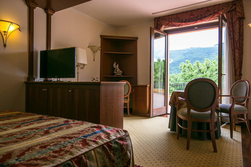 Hotel Le Grotte Genga  Esterno foto