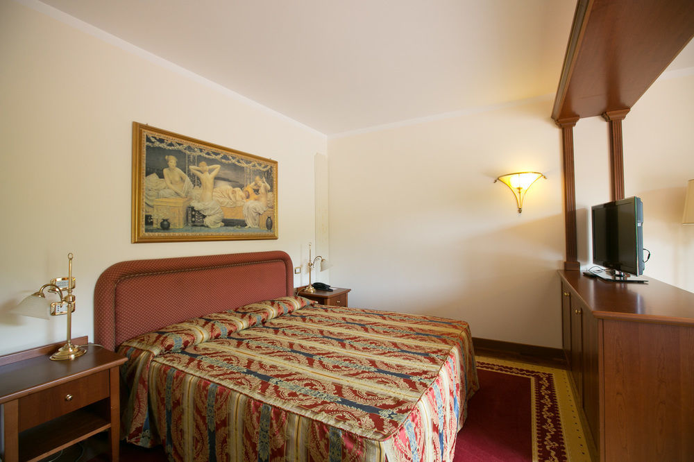 Hotel Le Grotte Genga  Esterno foto
