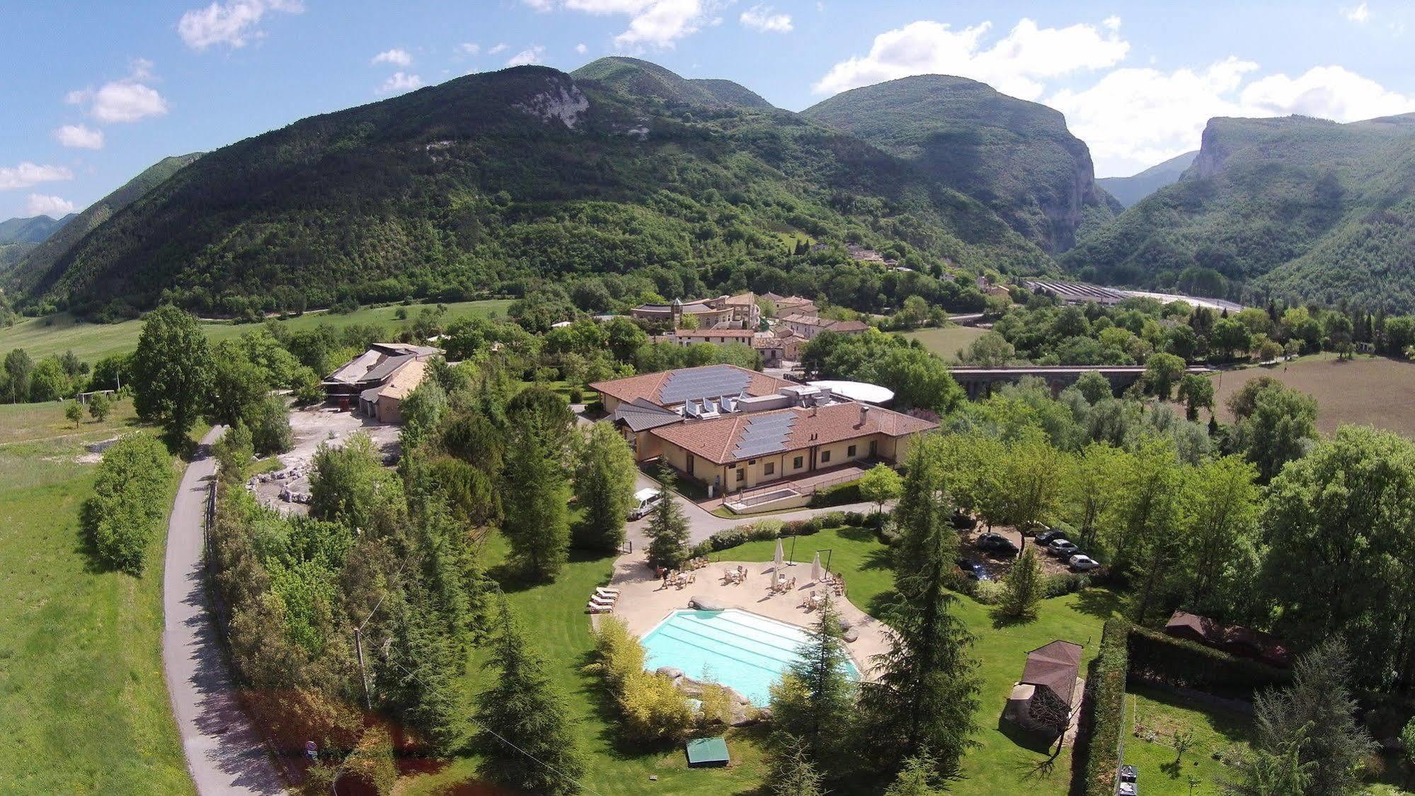Hotel Le Grotte Genga  Esterno foto
