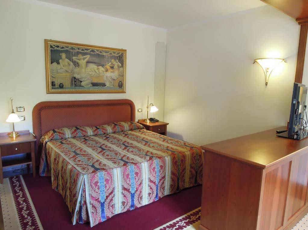 Hotel Le Grotte Genga  Esterno foto