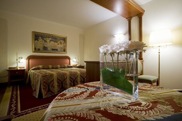 Hotel Le Grotte Genga  Esterno foto